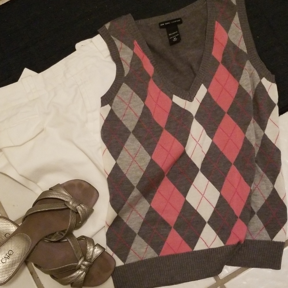 New York and Company Sweater vest